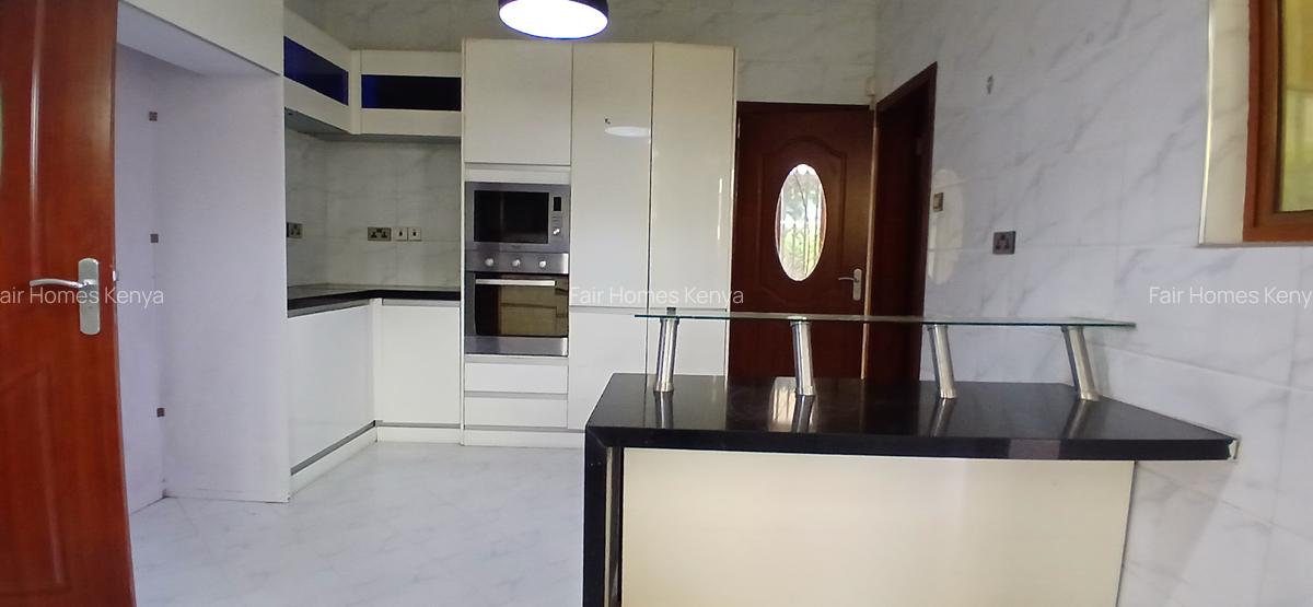 5 Bed Townhouse with En Suite at Lavington Green - 5