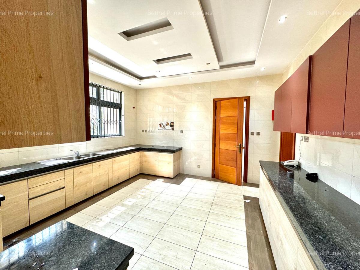 6 Bed Townhouse with En Suite in Nyari - 18