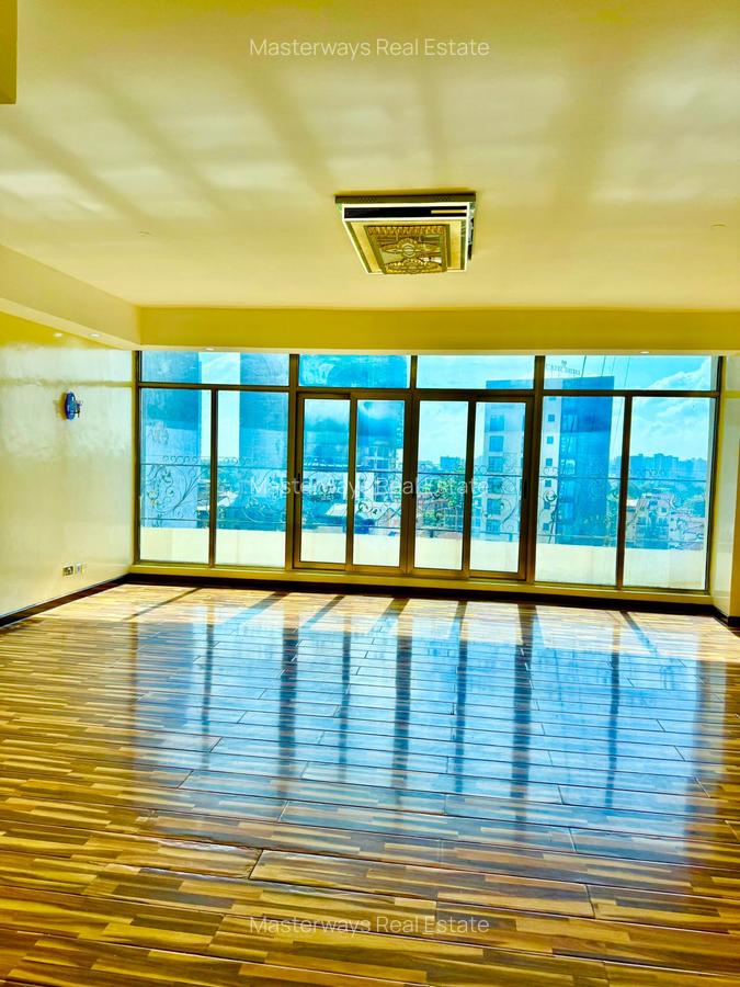 3 Bed Apartment with En Suite in Parklands - 2