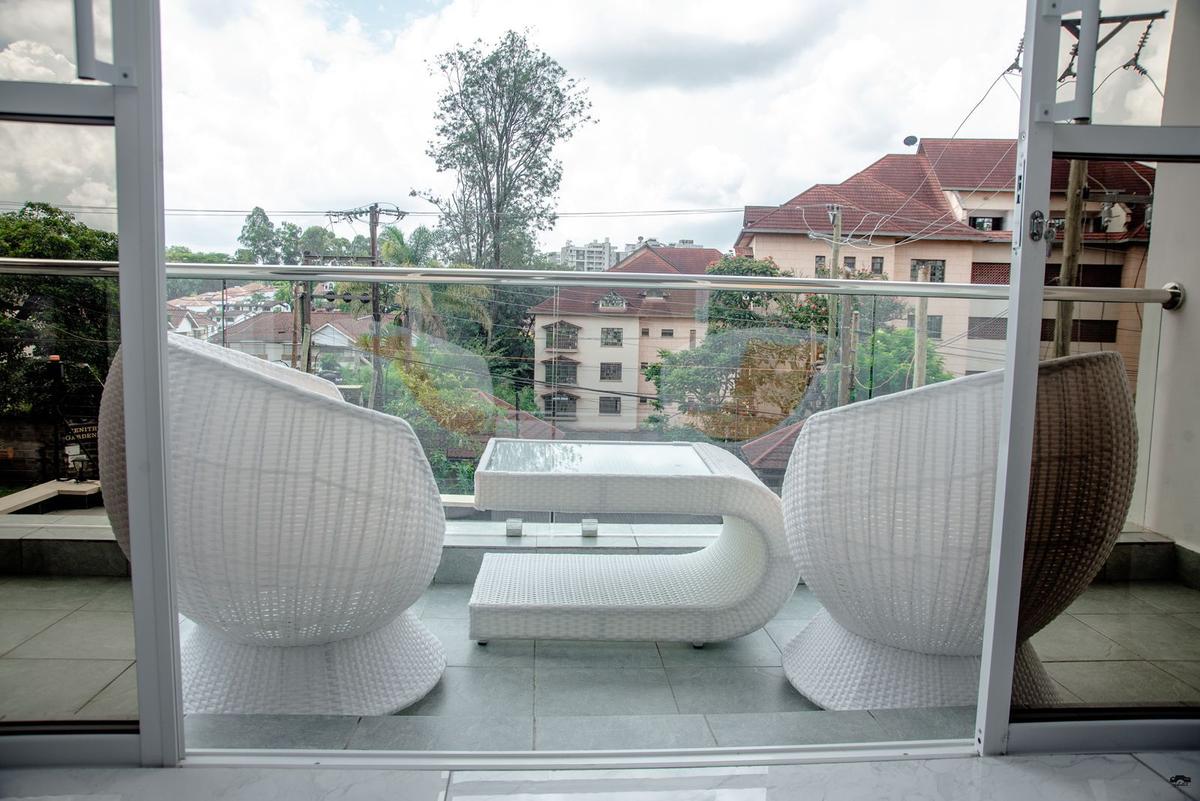 Serviced 2 Bed Apartment with En Suite at Brookside - 7