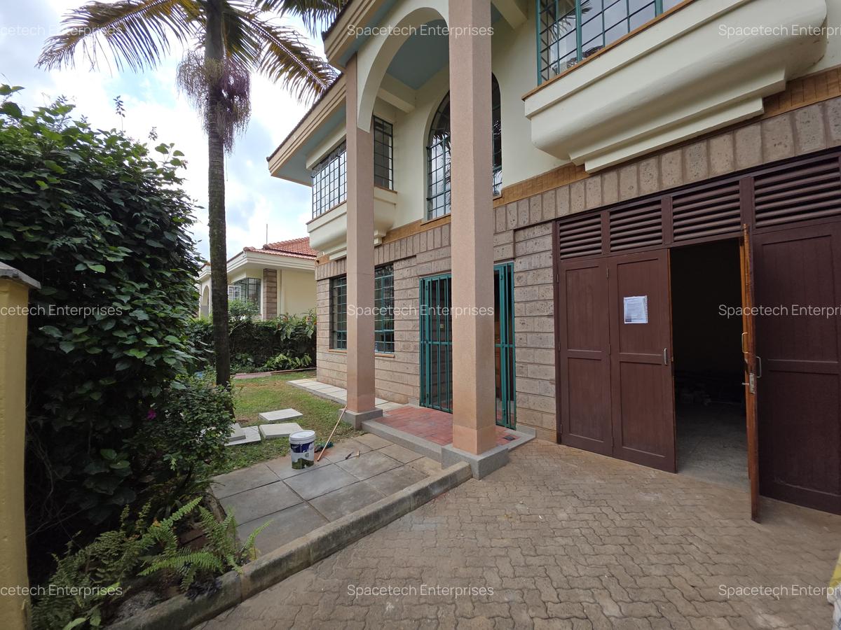 4 Bed Townhouse with En Suite in Westlands Area - 1