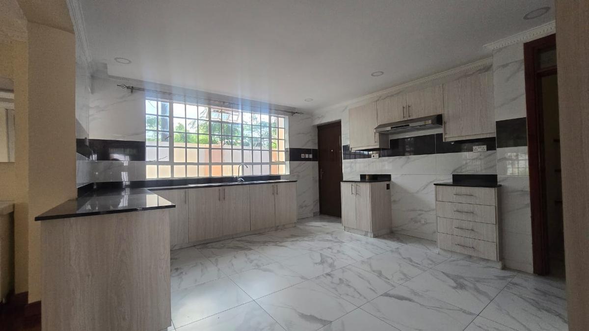 5 Bed Townhouse with En Suite in Lavington - 10