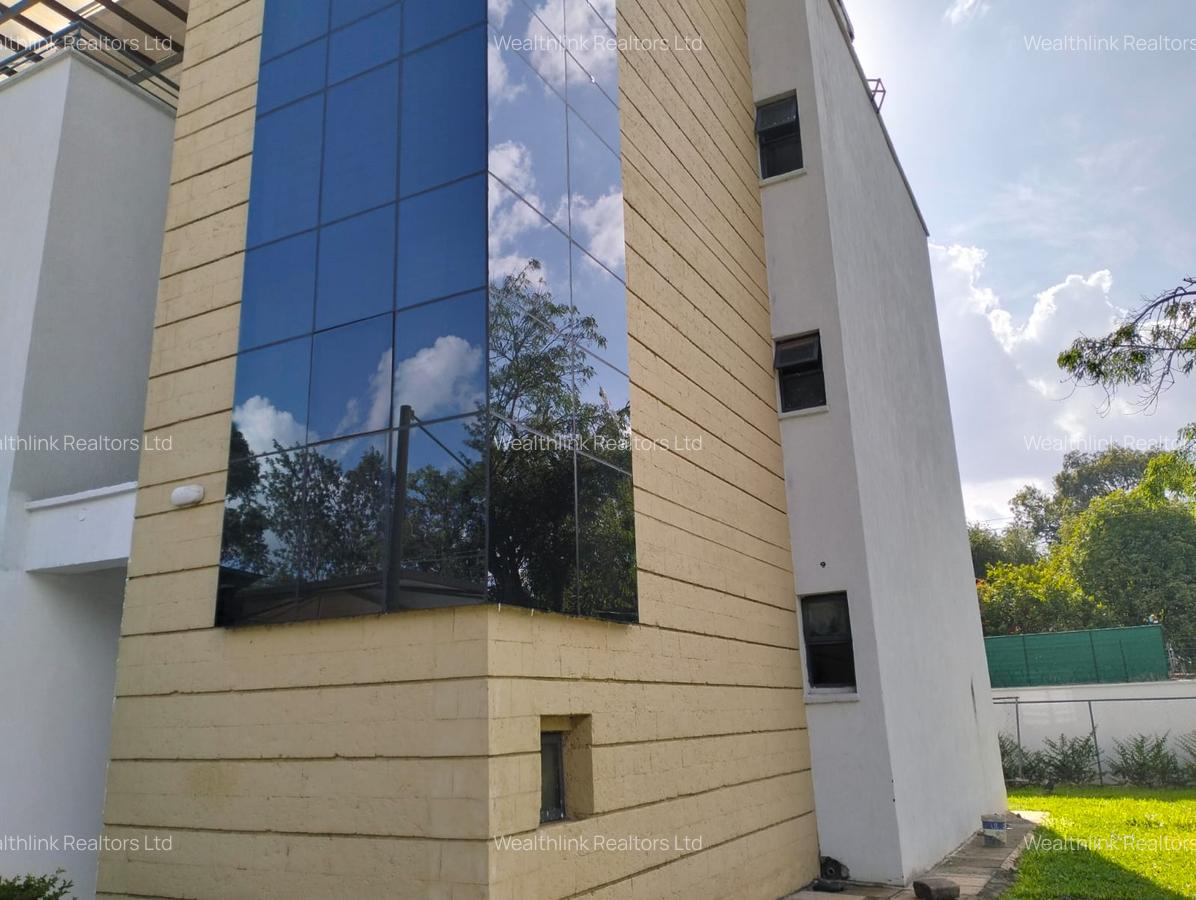 4 Bed Townhouse with En Suite at Lavington - 3