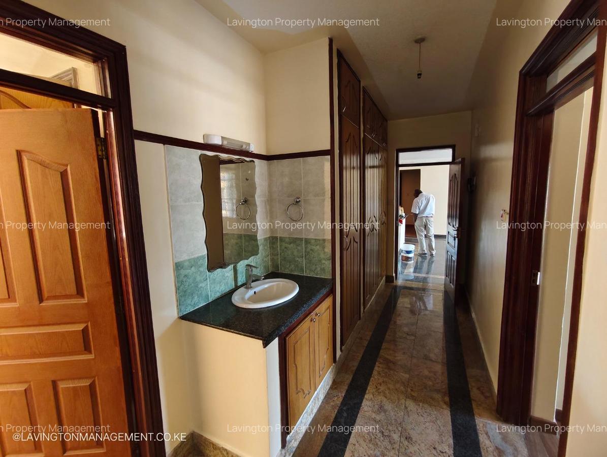 3 Bed Apartment with En Suite at Lavington - 13