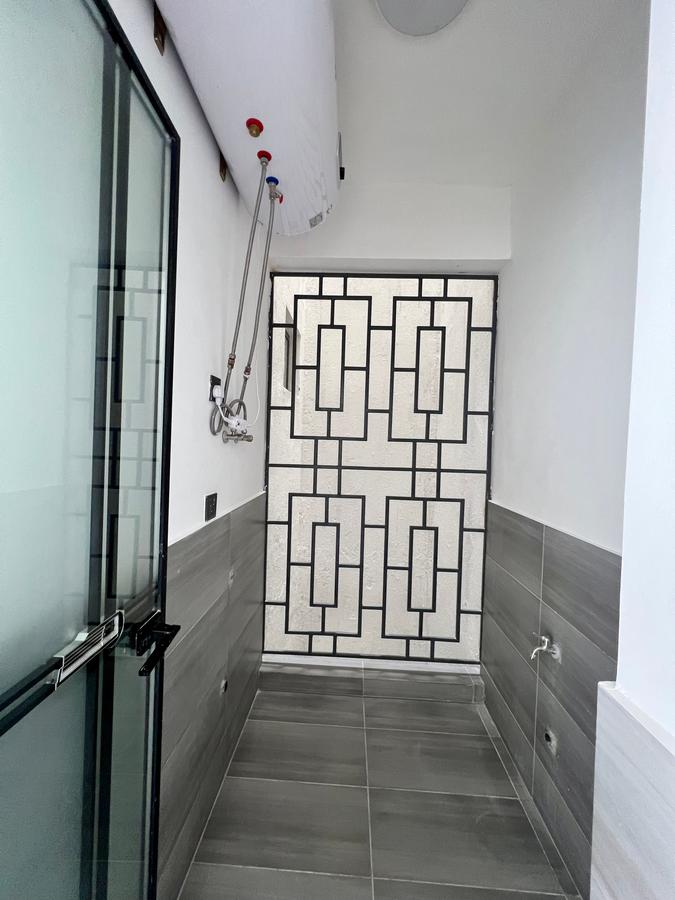 2 Bed Apartment with En Suite in Lavington - 10
