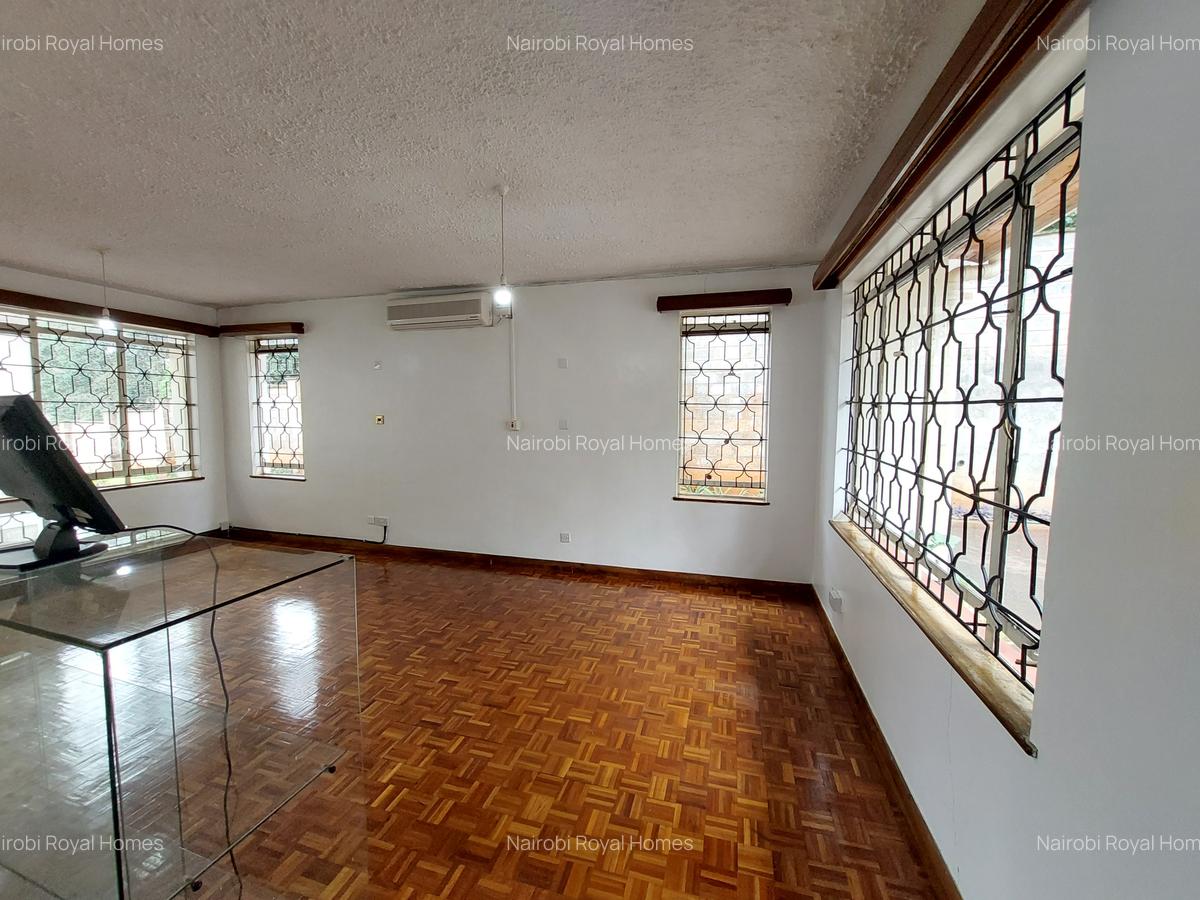 5 Bed House with En Suite at Whispers Avenue - 12