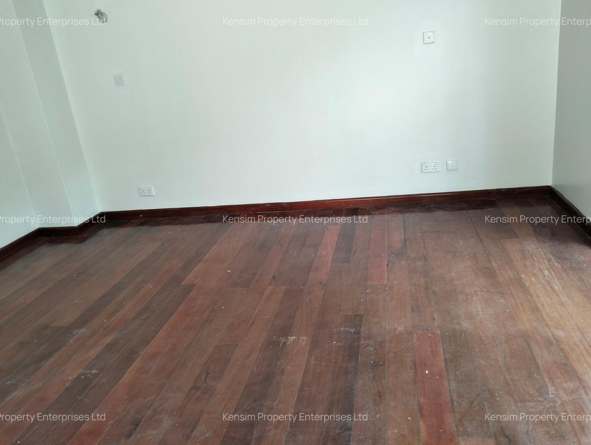 5 Bed Townhouse with En Suite in Brookside - 11