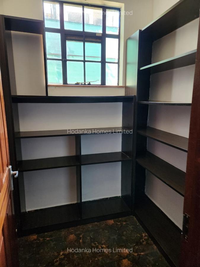 5 Bed Townhouse with En Suite in Lavington - 6