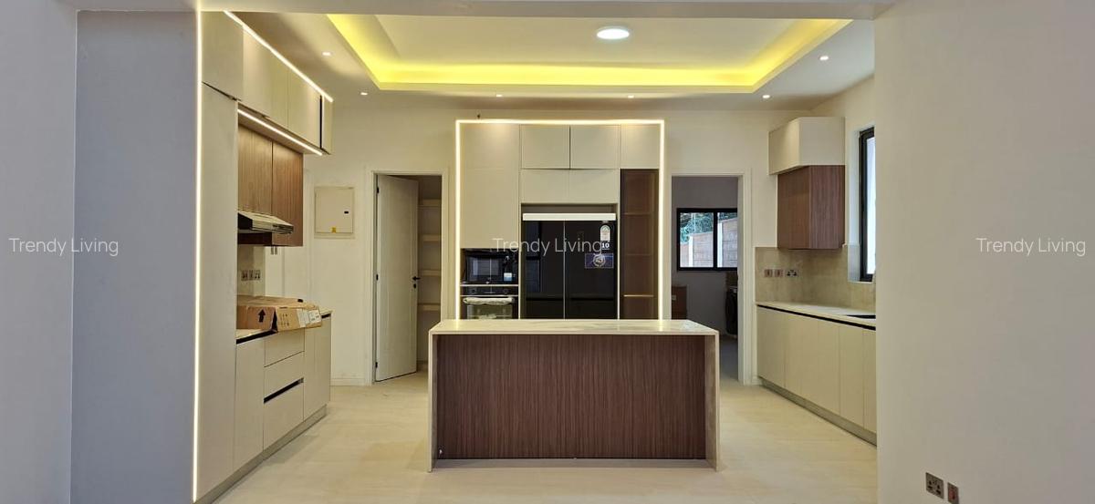 5 Bed Townhouse with En Suite in Lavington - 2