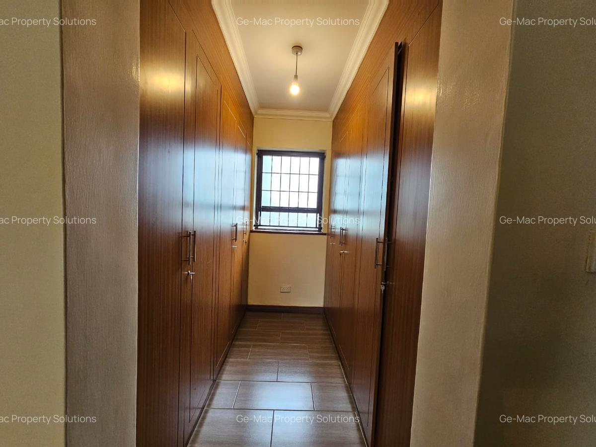 5 Bed House with En Suite in Runda - 17