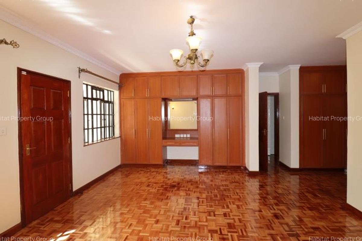 4 Bed Townhouse with En Suite in Lavington - 4