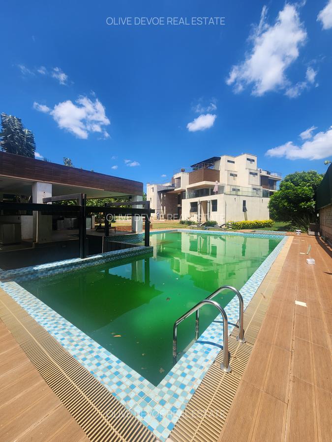 5 Bed Villa with En Suite in Runda - 1