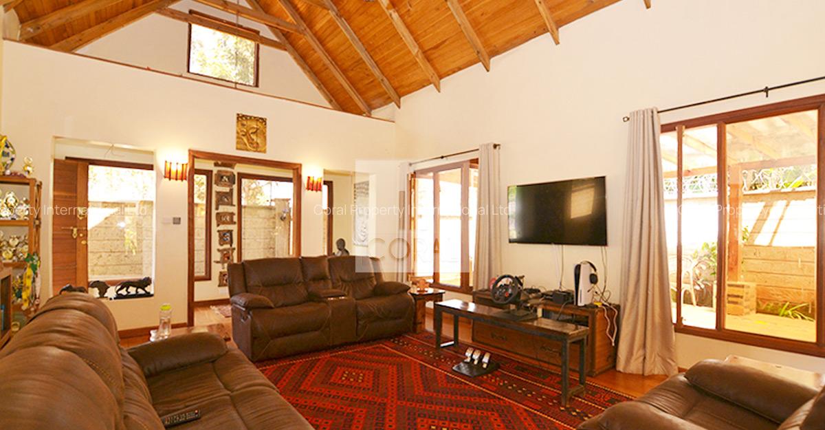 6 Bed House in Ridgeways - 1