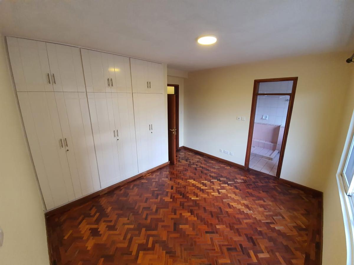 3 Bed Apartment with En Suite in Brookside - 17