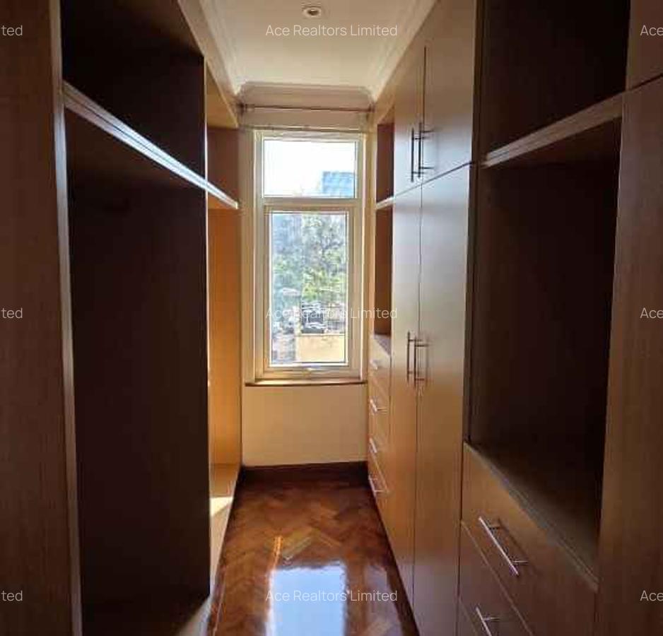 3 Bed Apartment with En Suite at Parklands - 12