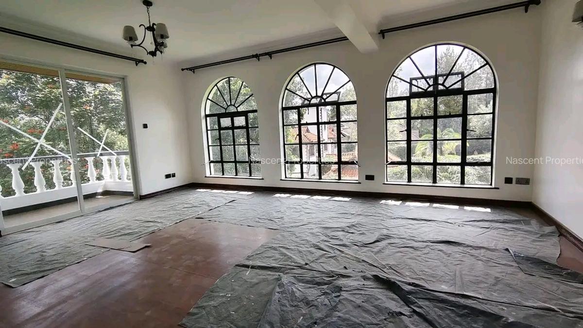 5 Bed House with En Suite in Ridgeways - 18