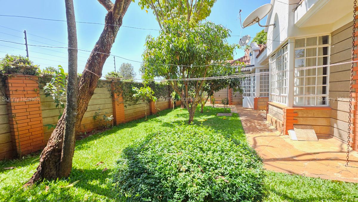 3 Bed Townhouse with En Suite at Old Runda - 18
