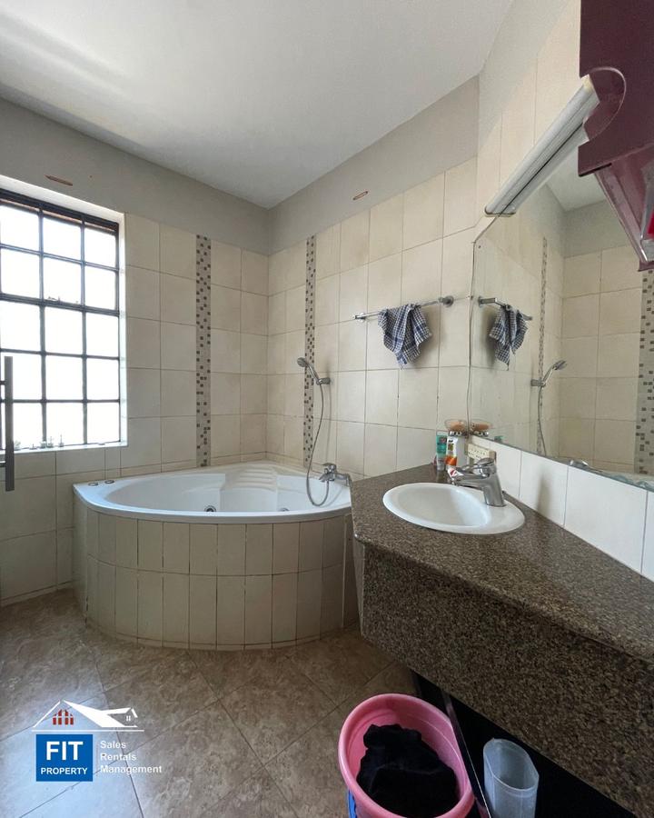 3 Bed Apartment with En Suite in General Mathenge - 11