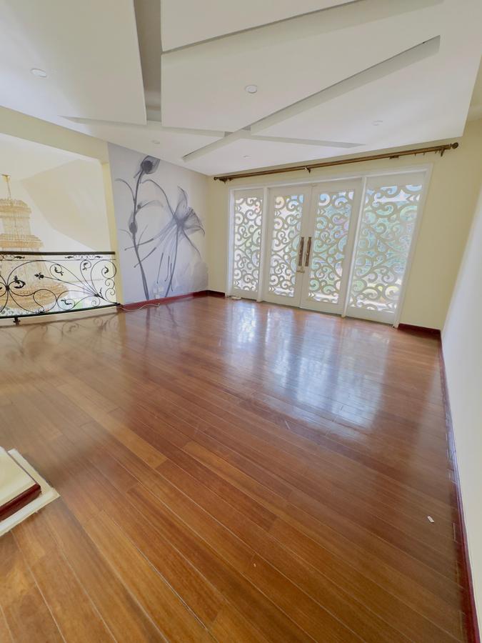 5 Bed House with En Suite at Mimosa Drive - 1