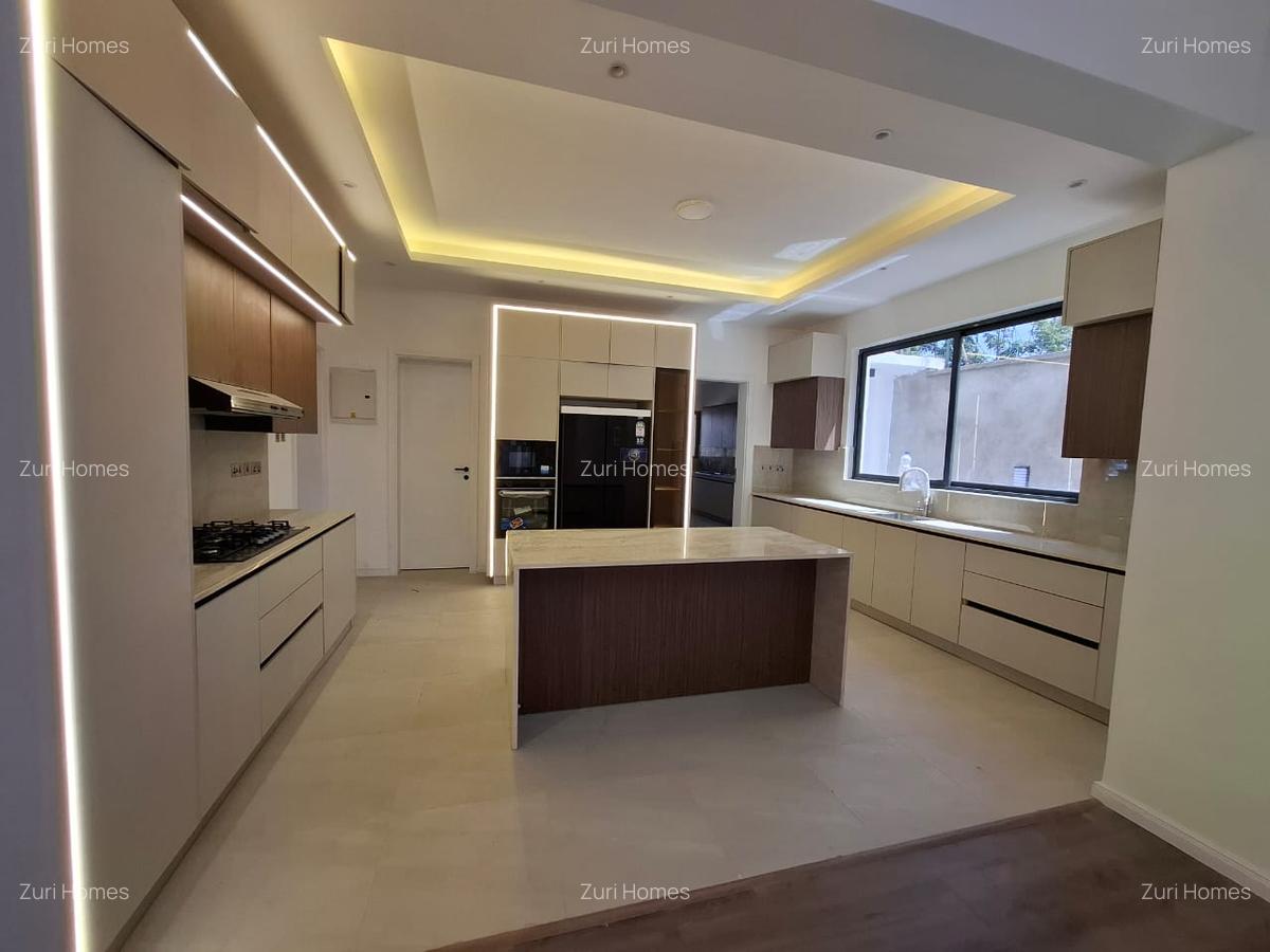 5 Bed Townhouse with En Suite in Lavington - 6