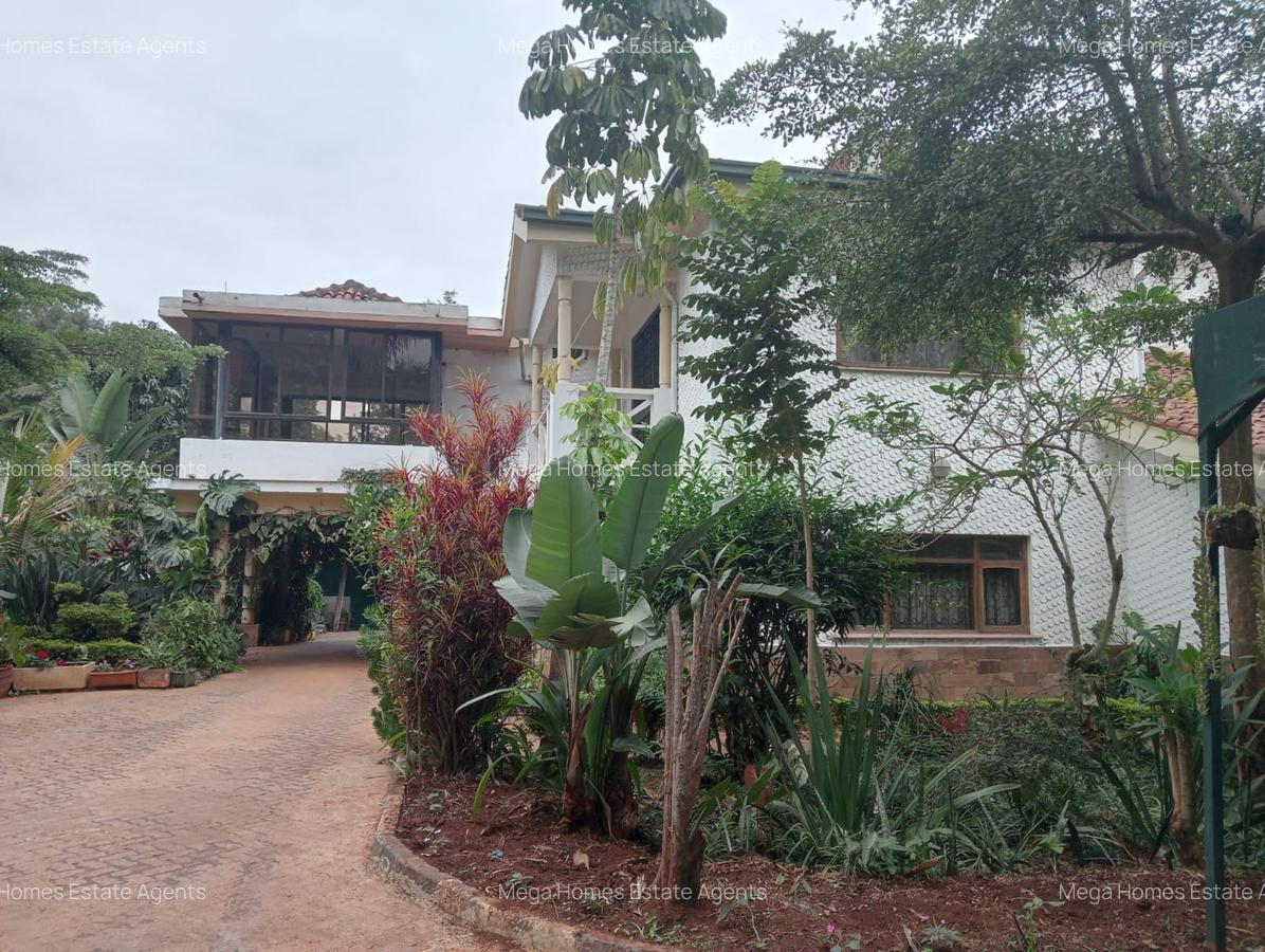 6 Bed House with En Suite at Old Runda - 3