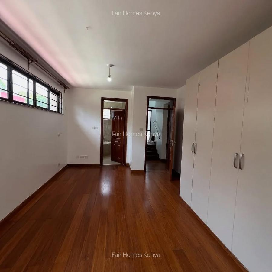 5 Bed Townhouse with En Suite at Lavington Green - 6