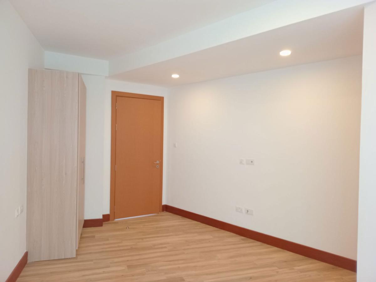 3 Bed Apartment with En Suite in Parklands - 6