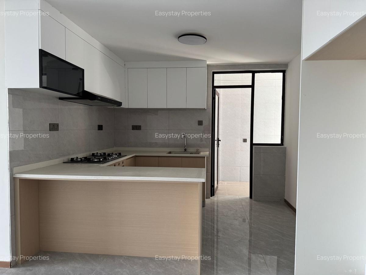 3 Bed Apartment with En Suite in Riverside - 14