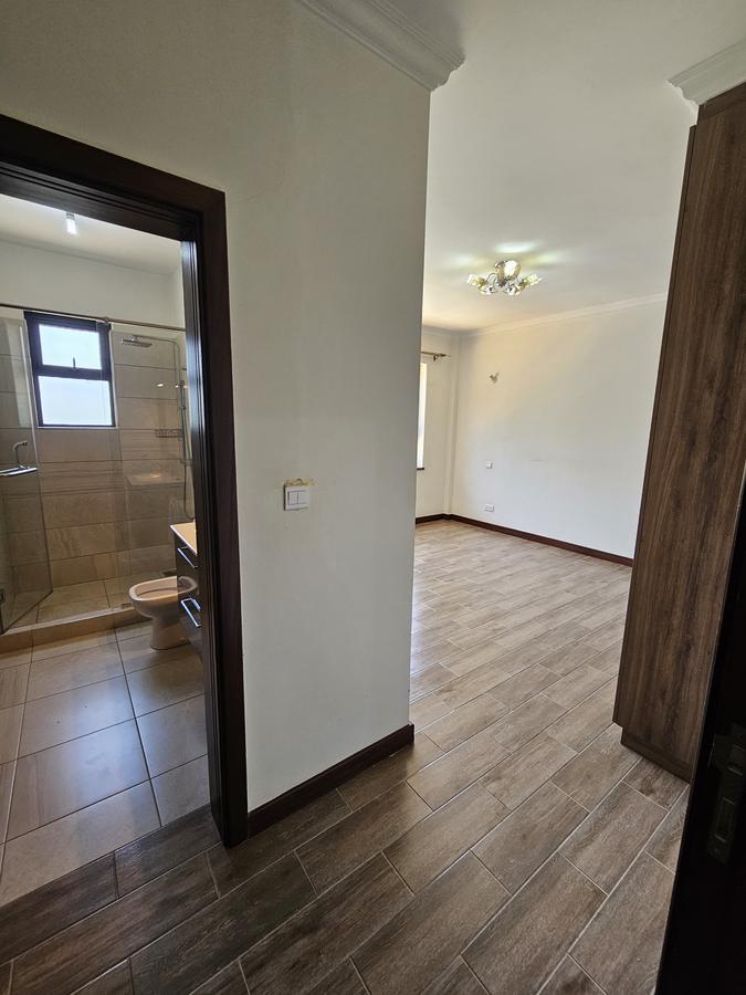 3 Bed Apartment with En Suite in Parklands - 15