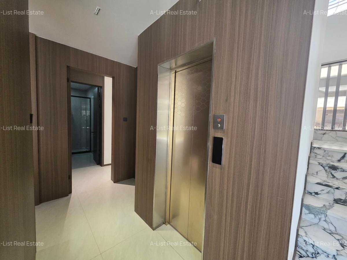 5 Bed Villa with En Suite at Jacaranda Avenue - 8