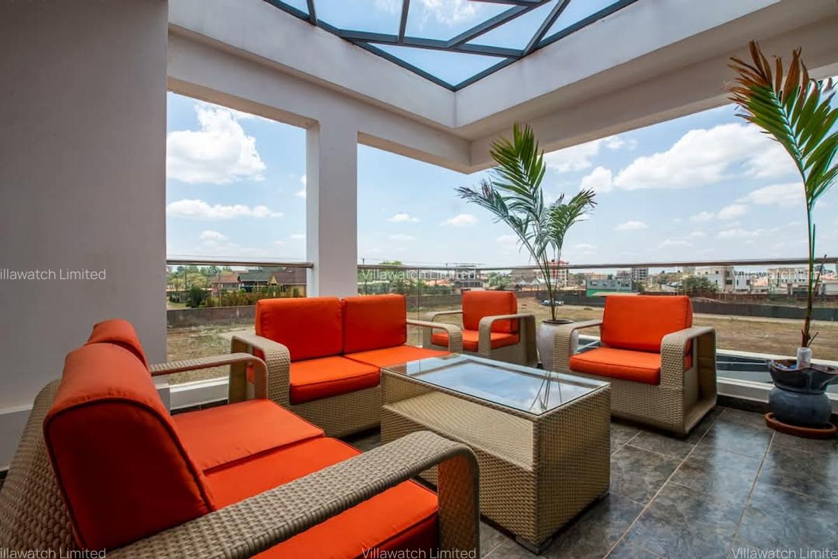 4 Bed Townhouse with En Suite in Membley - 5