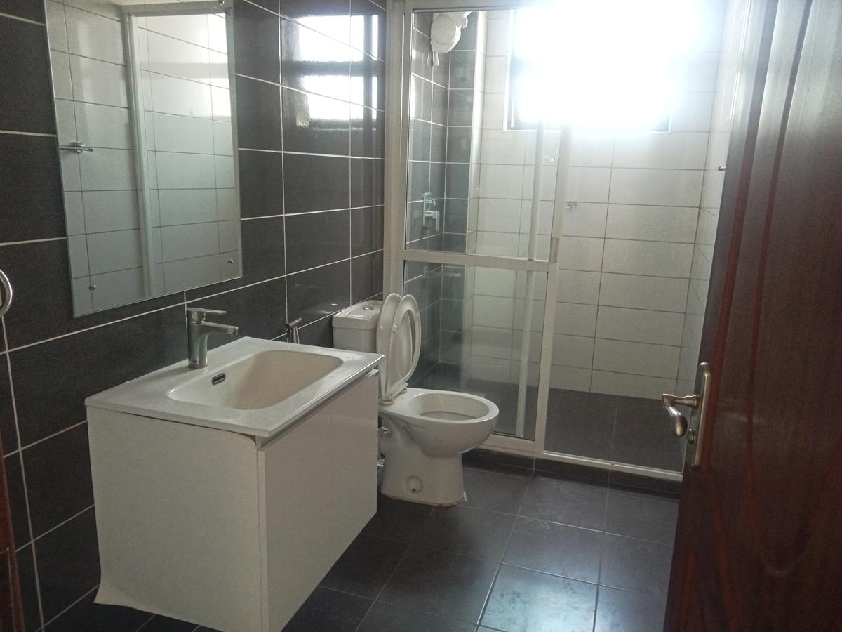 3 Bed Apartment with En Suite at Parklands - 13