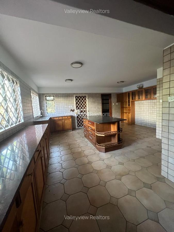 4 Bed Townhouse with En Suite at Lavington - 14