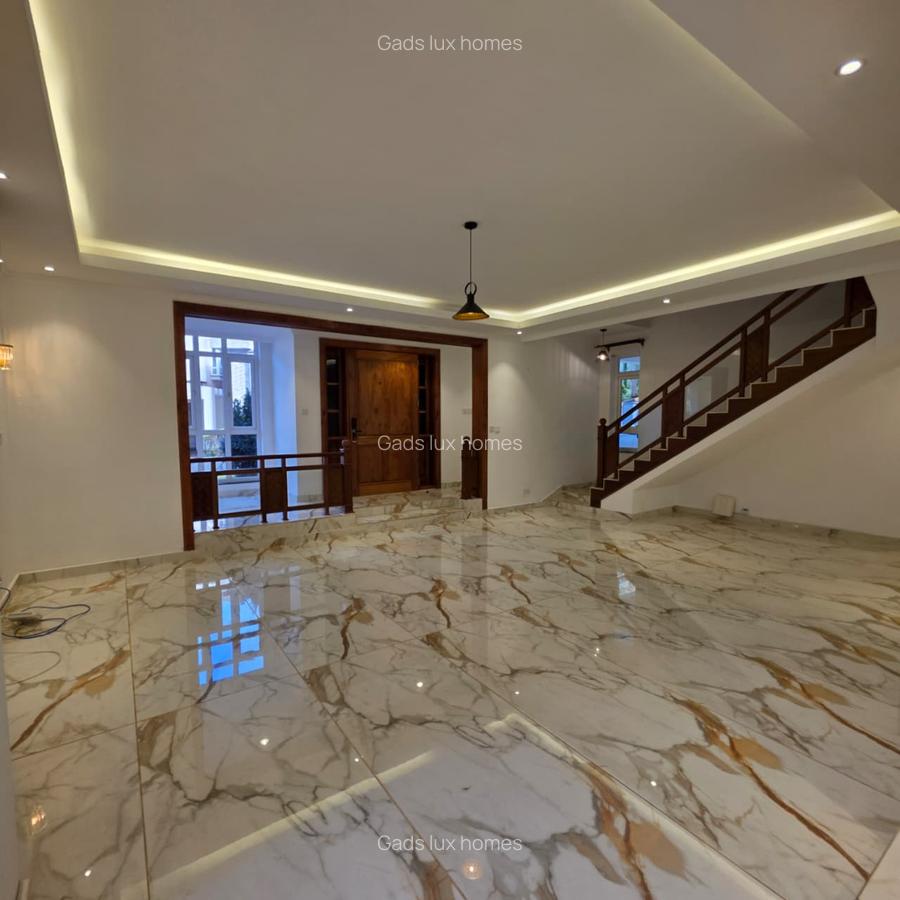 5 Bed Townhouse with En Suite at Lavington - 5