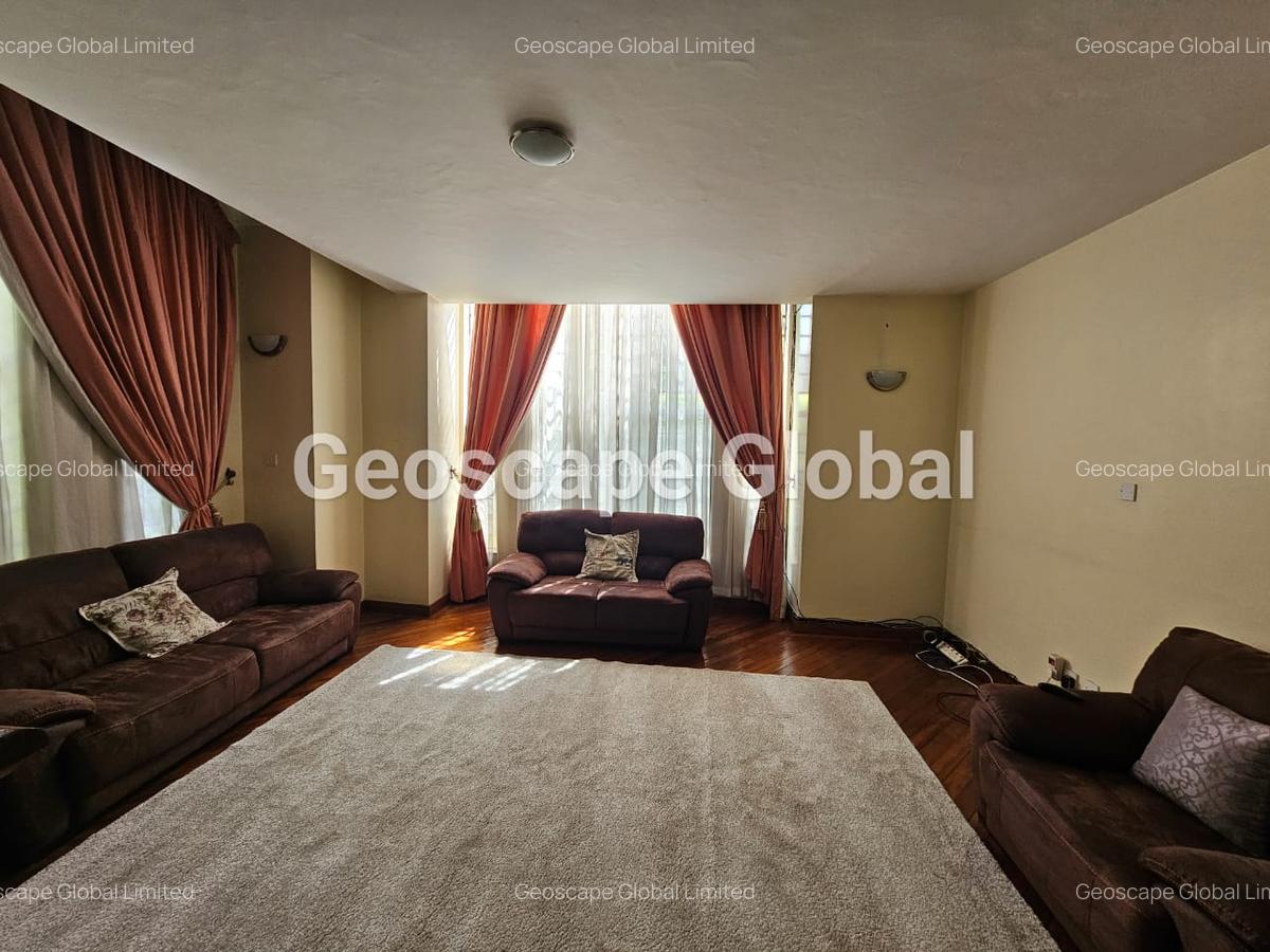 5 Bed Townhouse with En Suite in Lavington - 4