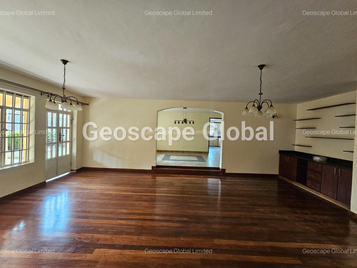 4 Bed House with En Suite in Rosslyn - 13