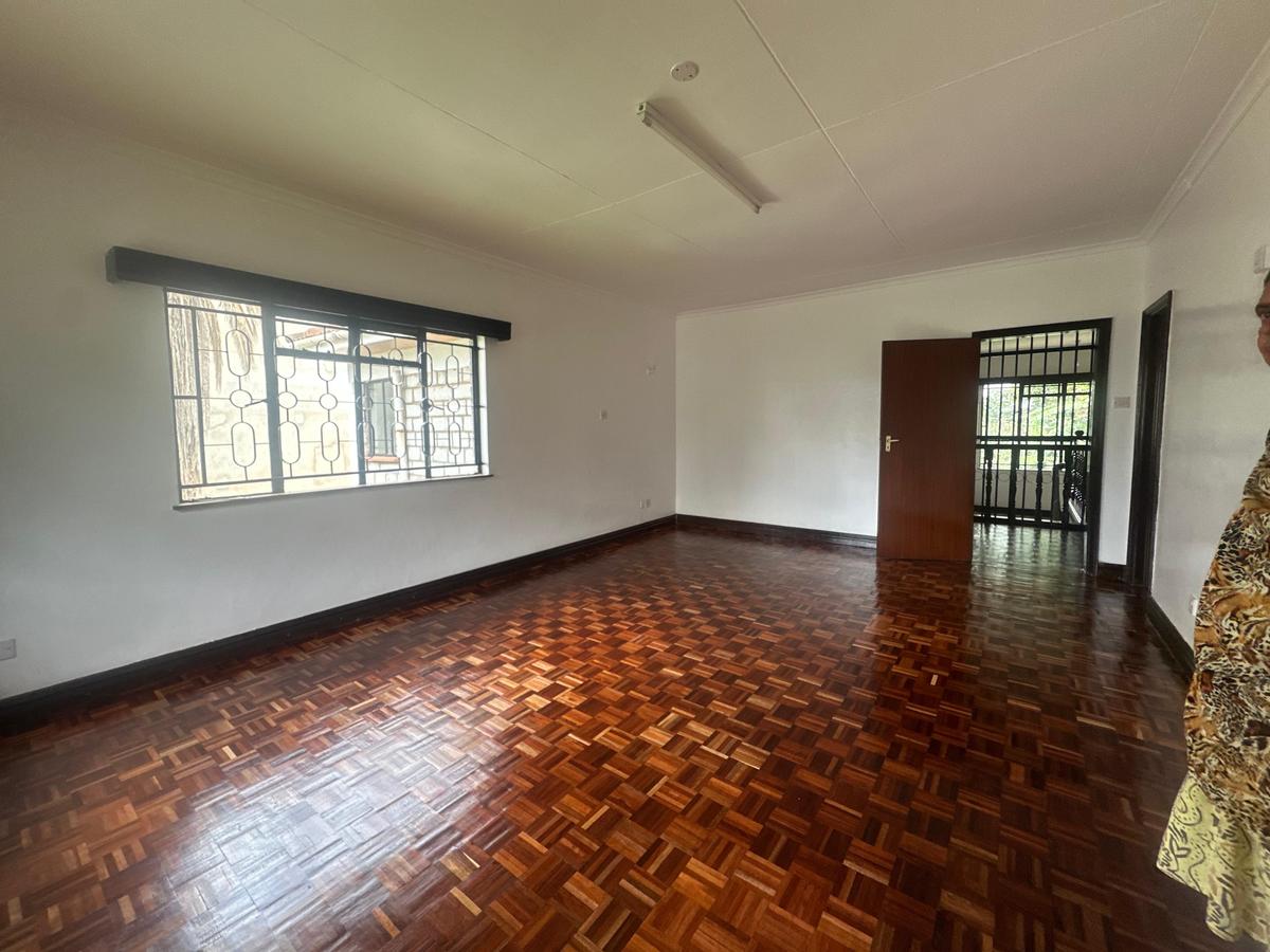 4 Bed Villa with En Suite at Lavington - 4