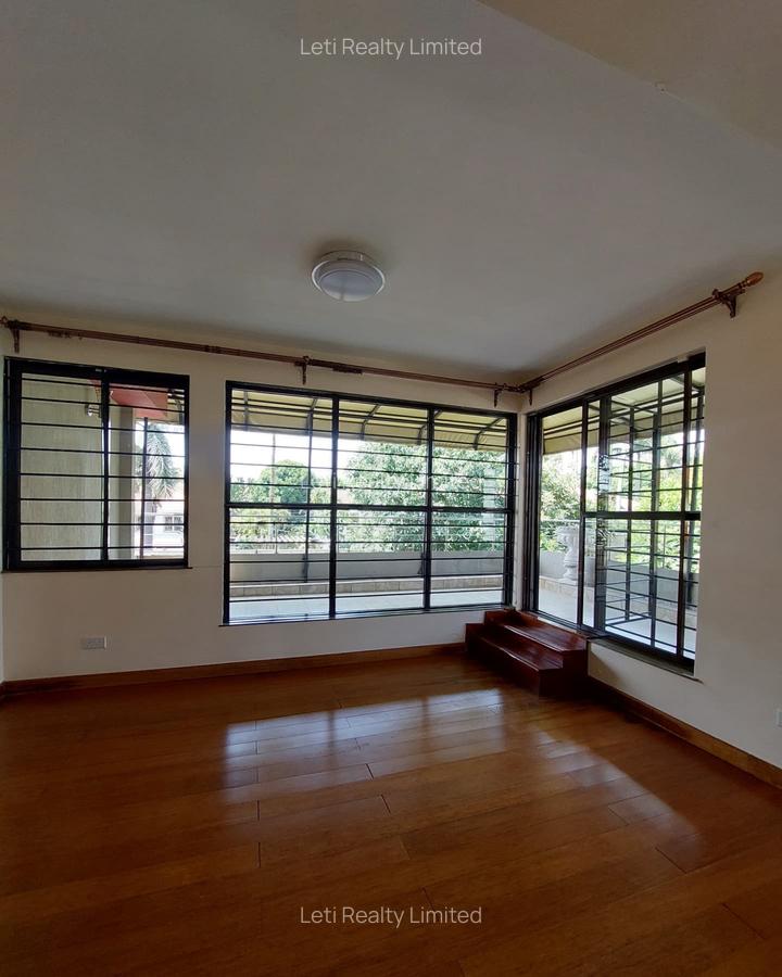 5 Bed Townhouse with En Suite in Lavington - 12