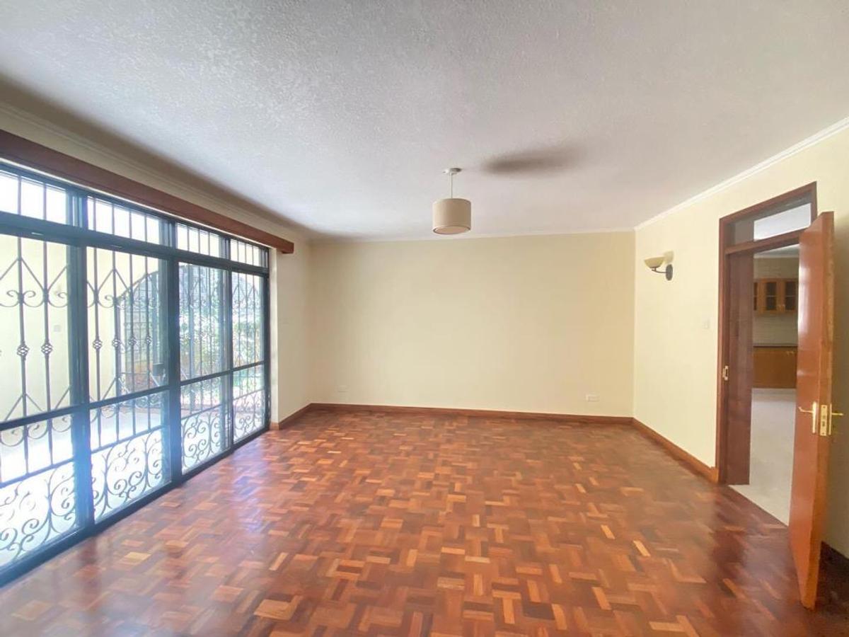 5 Bed Townhouse with En Suite in Lavington - 3