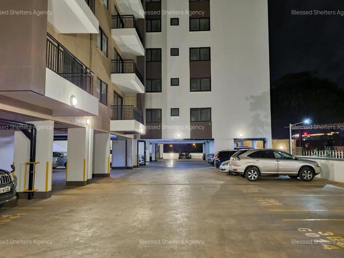 Serviced 1 Bed Apartment with En Suite in Garden Estate - 7