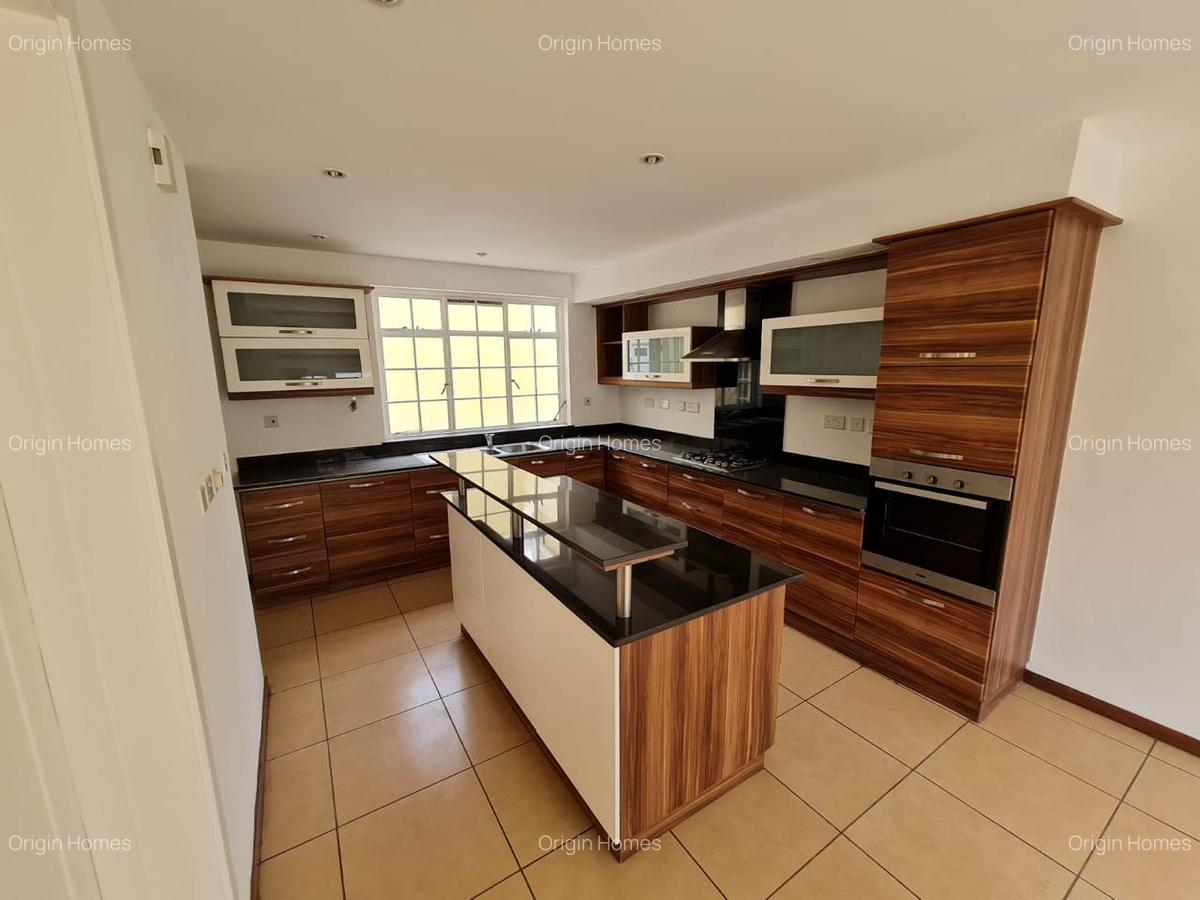 5 Bed Townhouse with En Suite at Spring Valley - 7