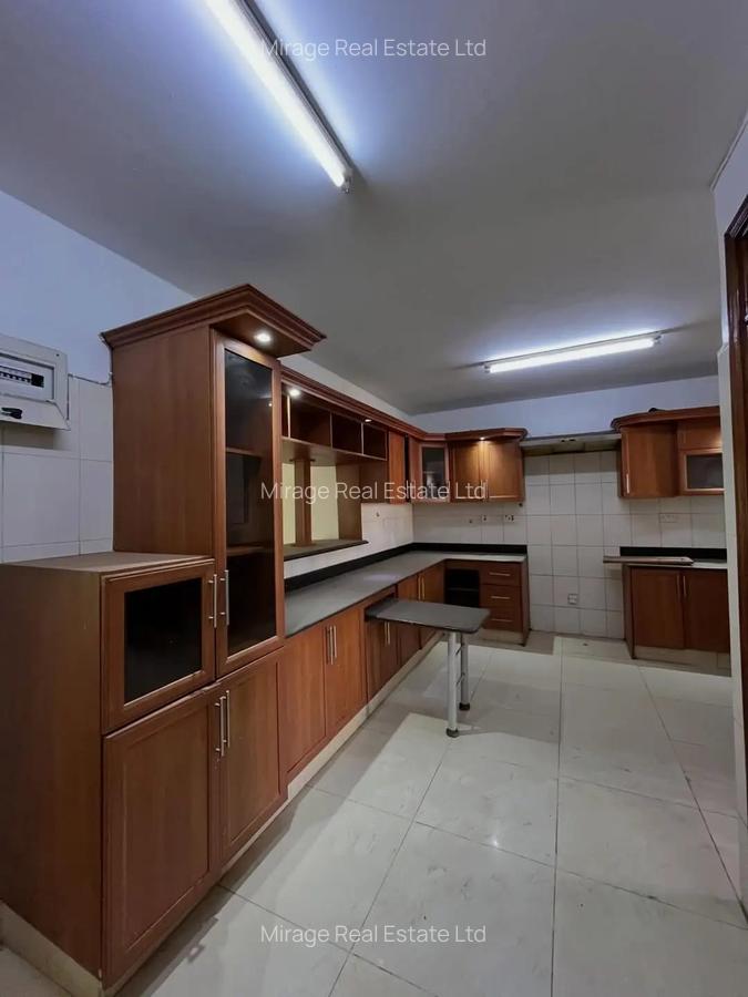 3 Bed Apartment with En Suite in Kilimani - 1