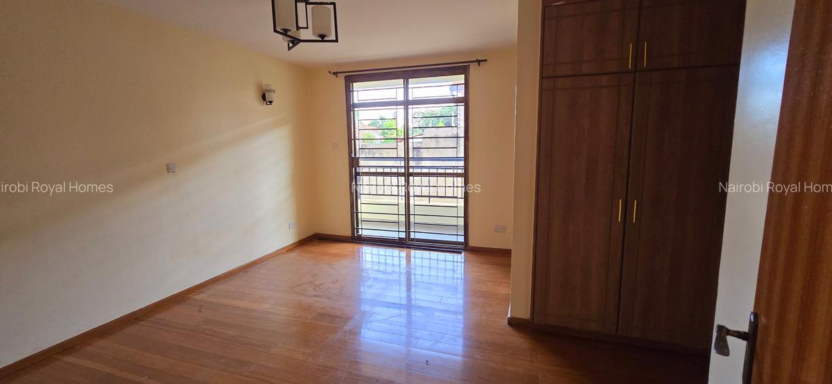 5 Bed Townhouse with En Suite at Lavington Green - 14