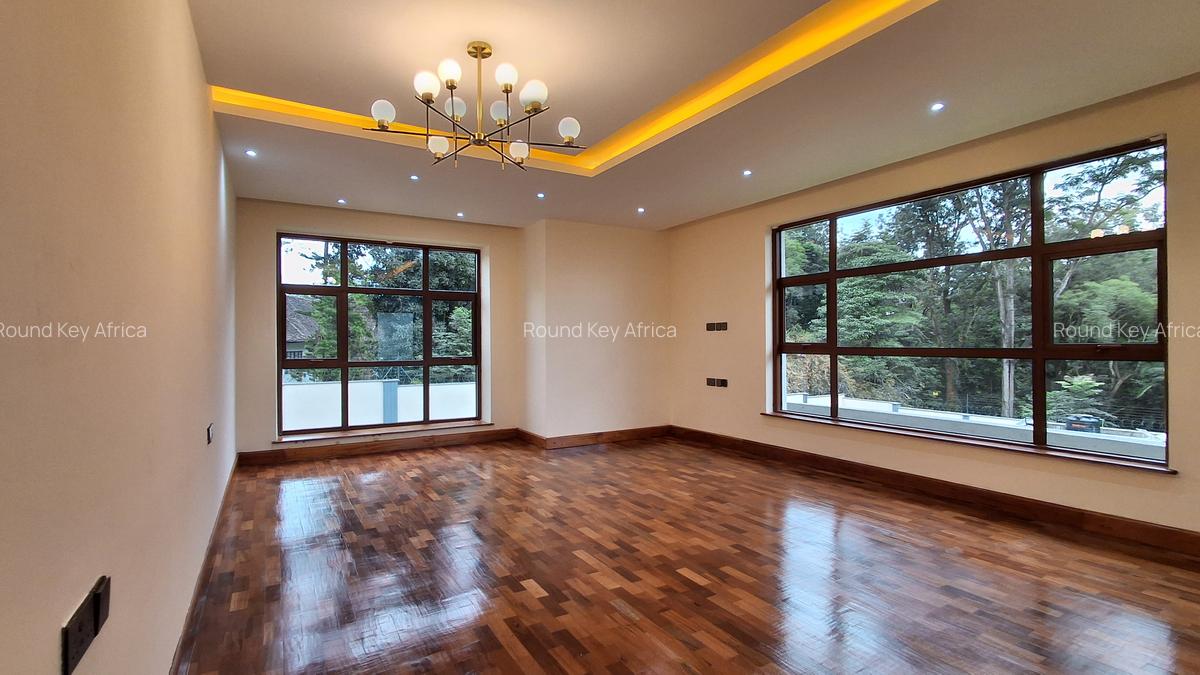 4 Bed House with En Suite at Rosslyn - 9