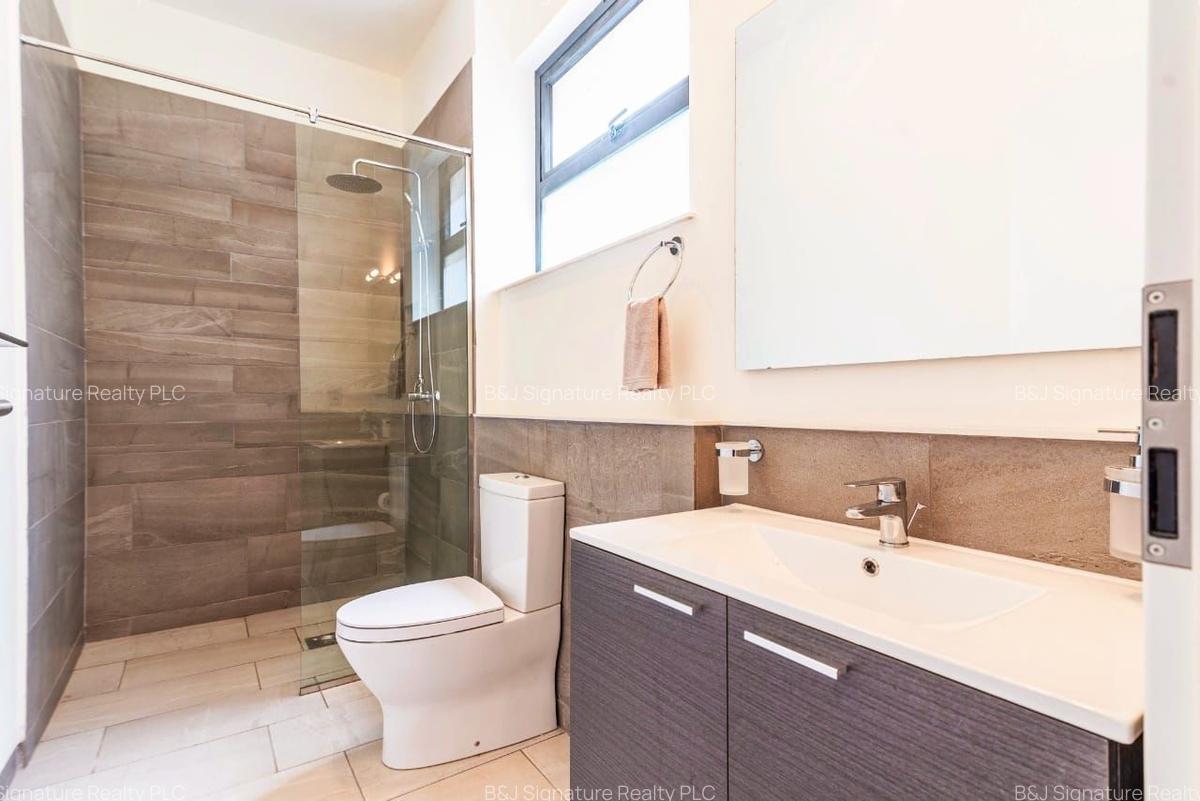 3 Bed Apartment with En Suite in Riverside - 8