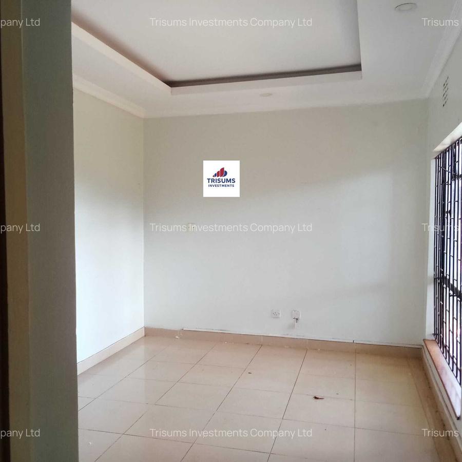 7 Bed House with En Suite in Kyuna - 3