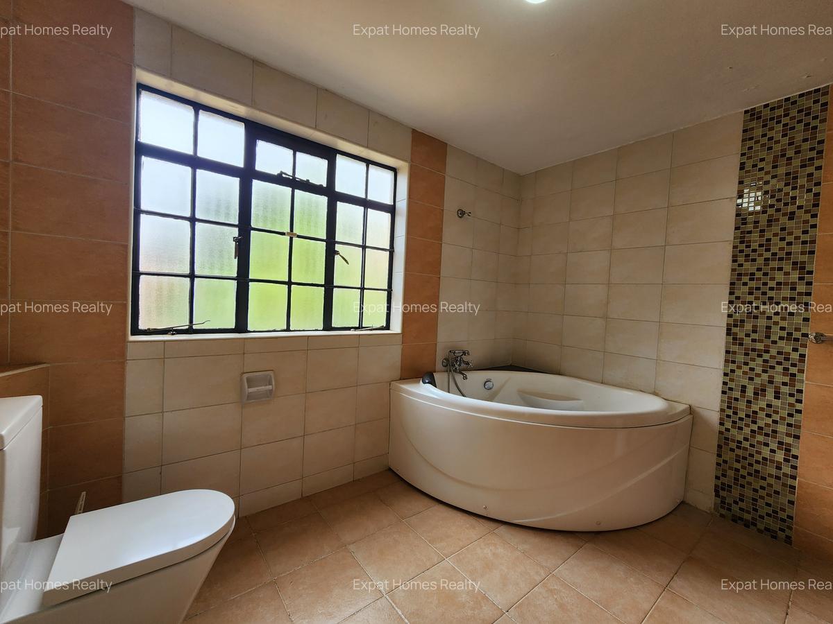 5 Bed House with En Suite in Lavington - 9