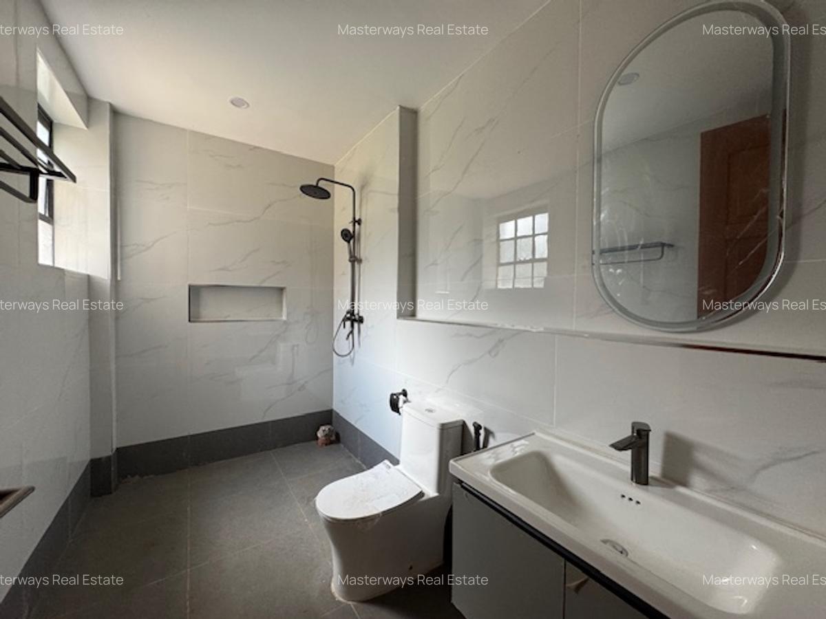 4 Bed Villa with En Suite in Rosslyn - 8