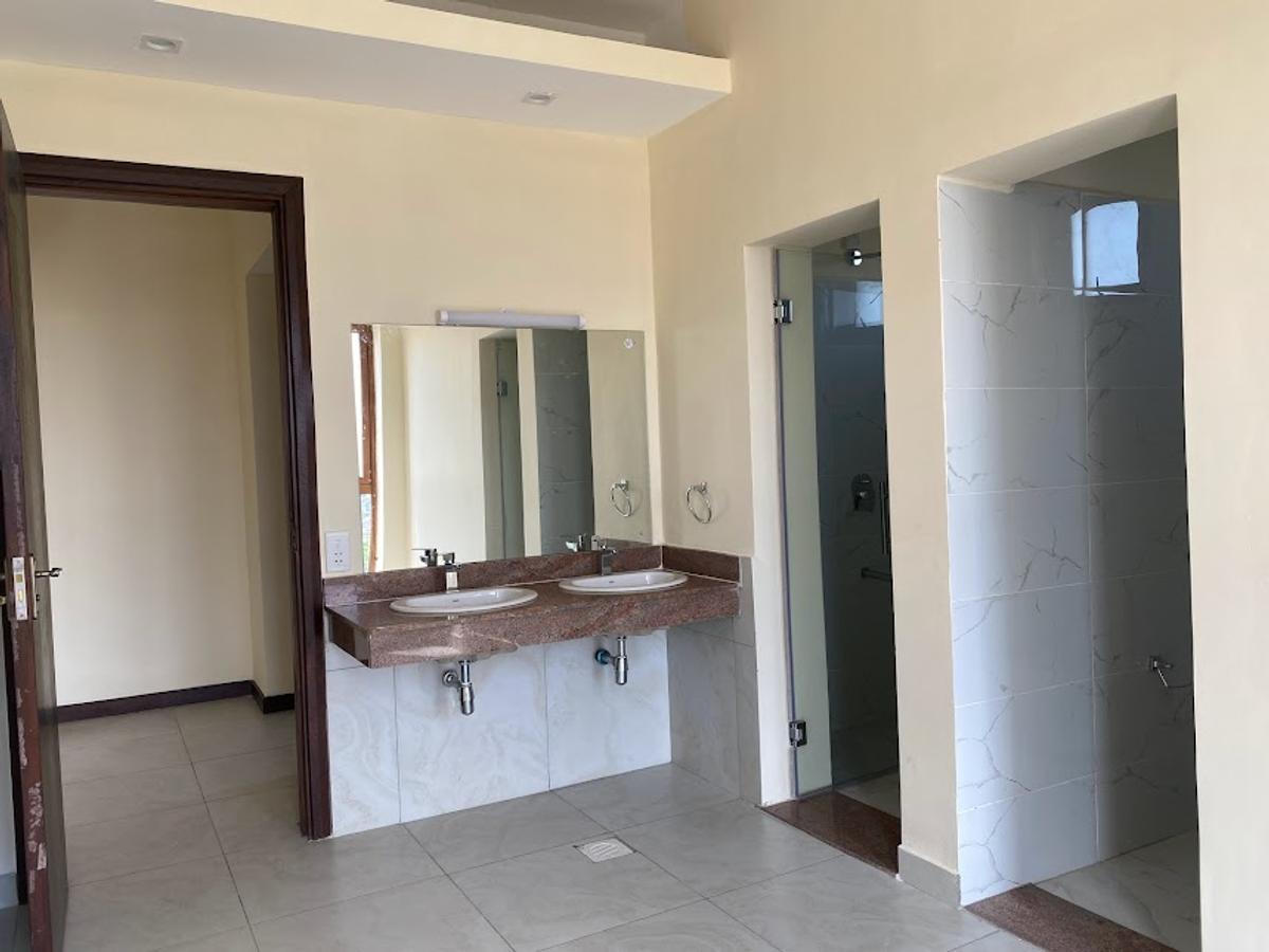 5 Bed Apartment with En Suite at Lavington - 6