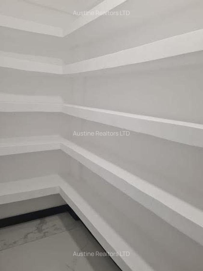 5 Bed Townhouse with En Suite at Peponi Road - 14